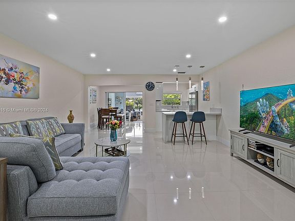 3rd image of 6729 Crooked Palm Ln