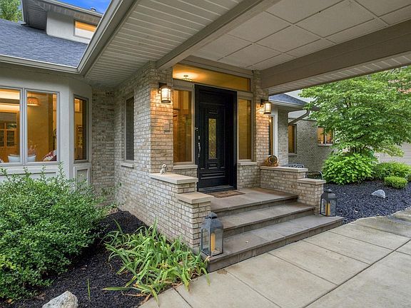 3rd image of 50 Carrington Ct