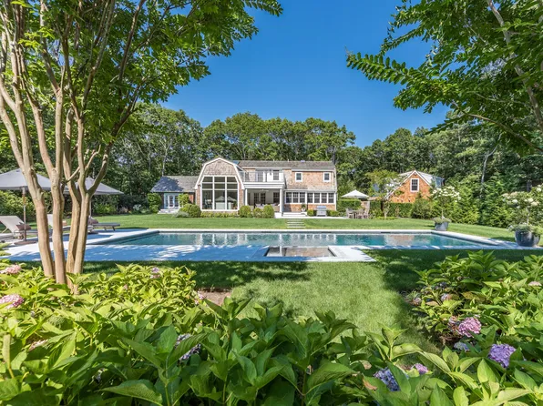 74 Old Farm Rd, Bridgehampton, NY 11932