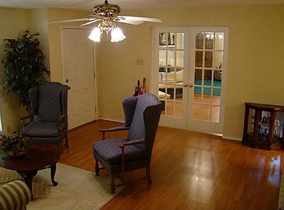 4th image of 2019 Hazelwood Dr
