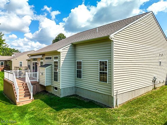 3rd image of 912 Highridge Ln