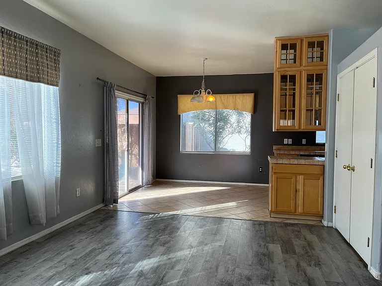 4010 W Arlington Cir — Photo 3