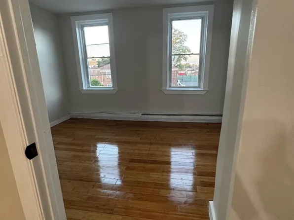9 Ellington St, East Orange, NJ