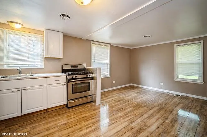 2 bed, 651 sqft, $1,595 — Photo 2