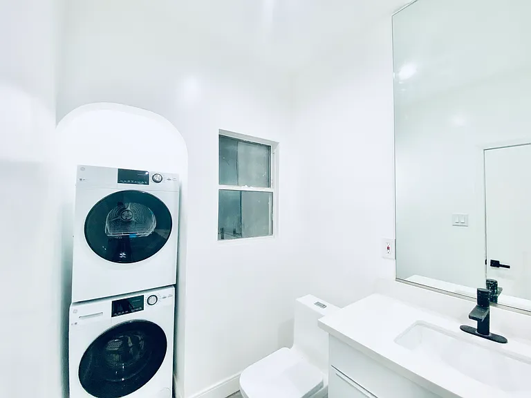 627 Brittania St #6 — Photo 11