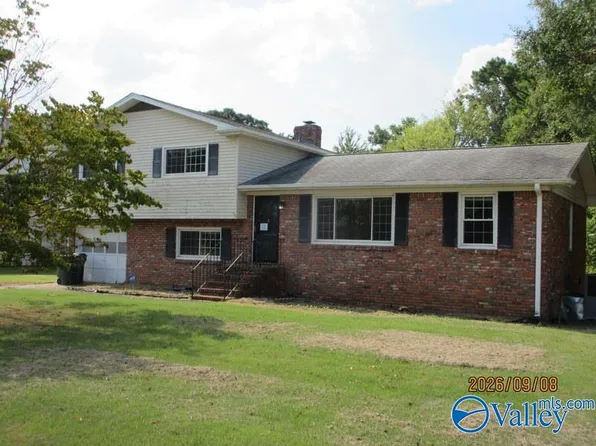 2111 Edinburgh Dr SW, Huntsville, AL 35803
