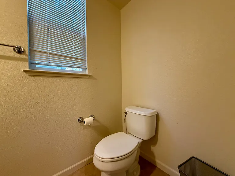 2100 Beech Cir — Photo 5