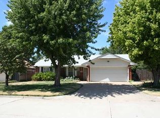 3717 Ridgehaven Dr, Midwest City, OK 73110