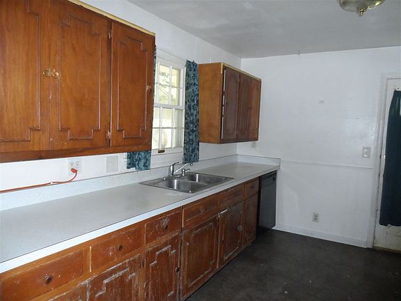 4th image of 209 Fairview Ave