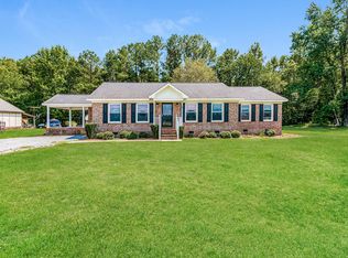 6466 Minnie Hall Rd, Roseboro, NC 28382