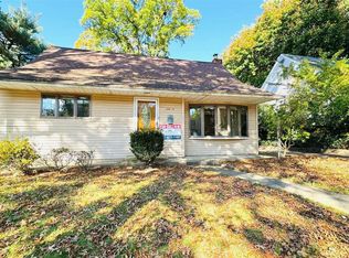 24827 Thornhill Ave, Flushing, NY 11362