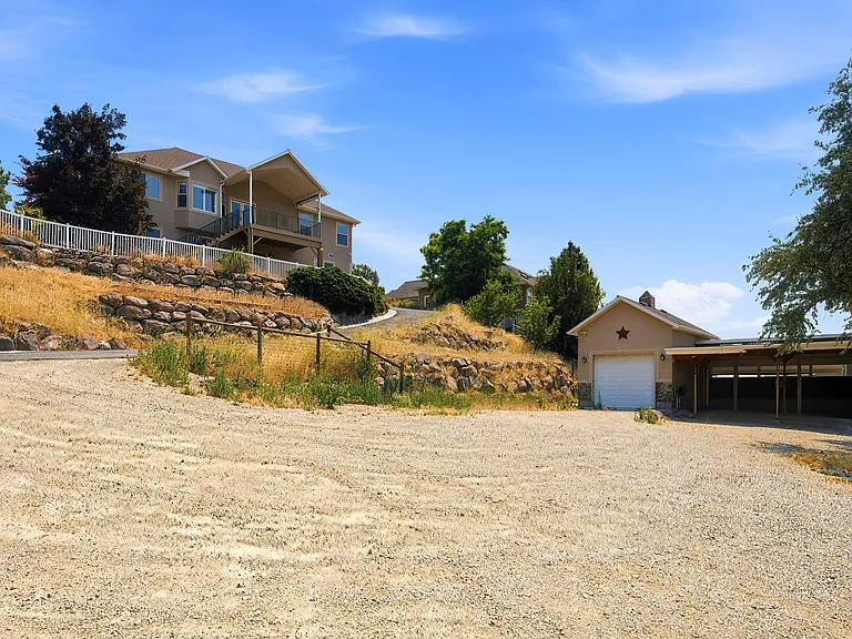 722 W Webb Rd — Photo 41