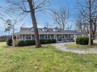 21865 Davidson Rd, Siloam Springs, AR 72761