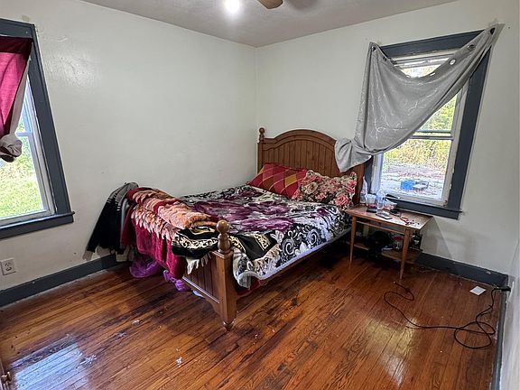 4th image of 8088 Wisconsin St