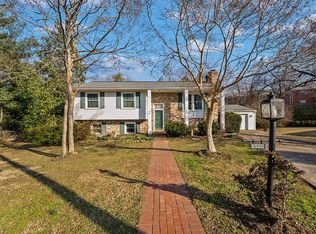 8900 Hill Pl, Manassas, VA 20110