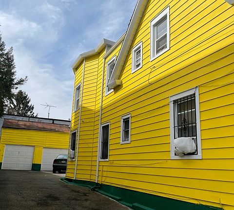 3rd image of 680 E 240th St