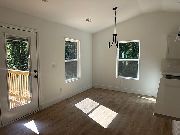 5th image of 162 Frontier Dr