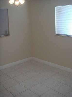 4th image of 5850 SW 26th St