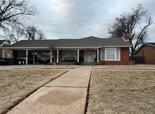 705 Avenue G NE, Childress, TX 79201