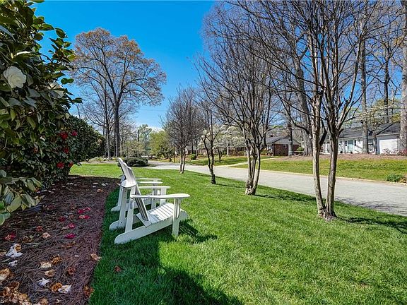 3rd image of 2718 Courtney Ln