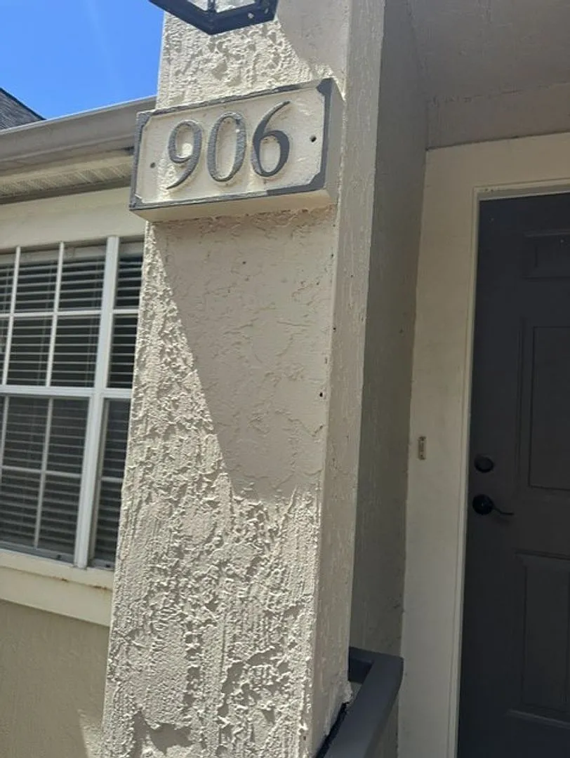 13700 Richmond Park Dr N — Photo 2