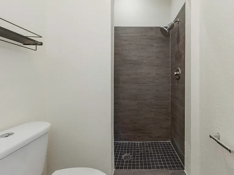 409 8th St N #6 — Photo 18