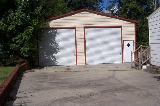 4th image of 102 Easley St