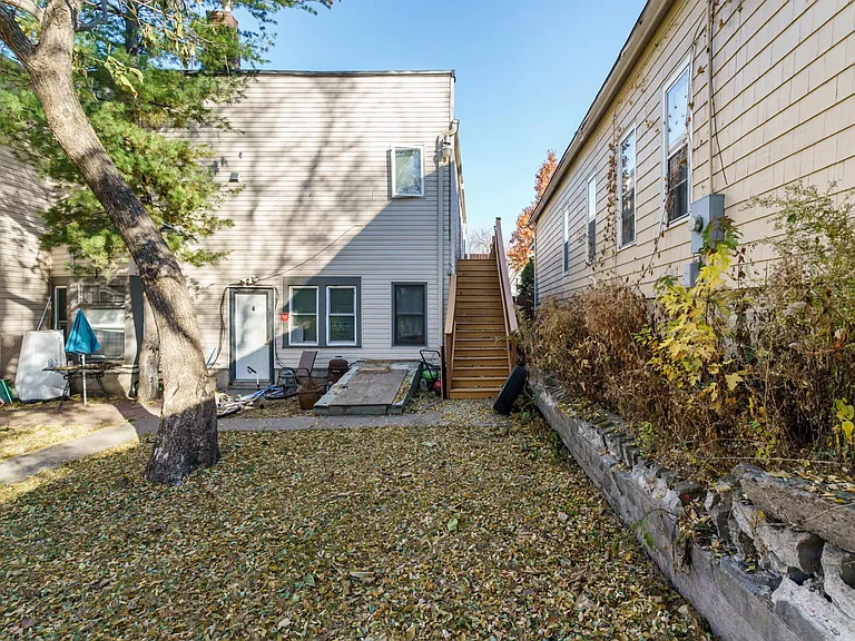 568 Farrington St #1 — Photo 25