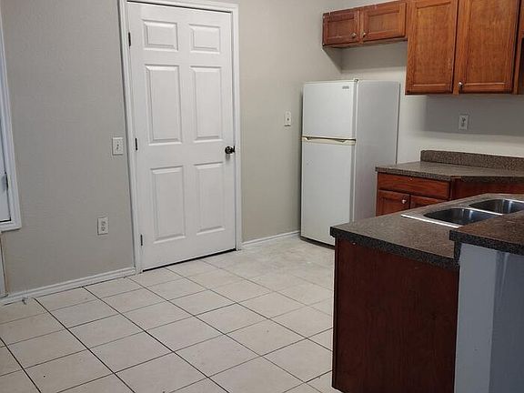 3rd image of 1331 N Gevers St Ste 101