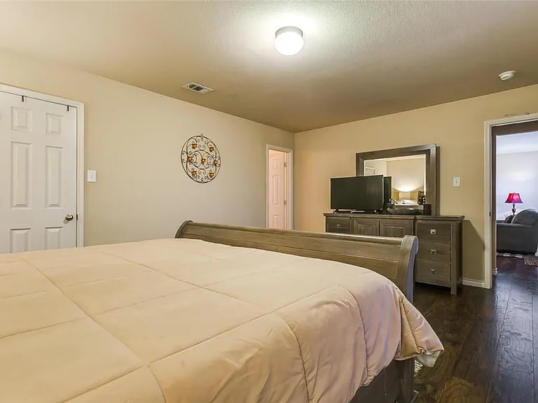 8832 Elk Creek Ln — Photo 29