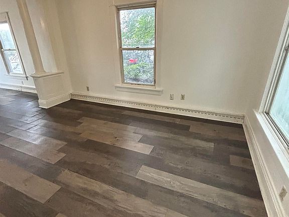 4th image of 912 Broadway St