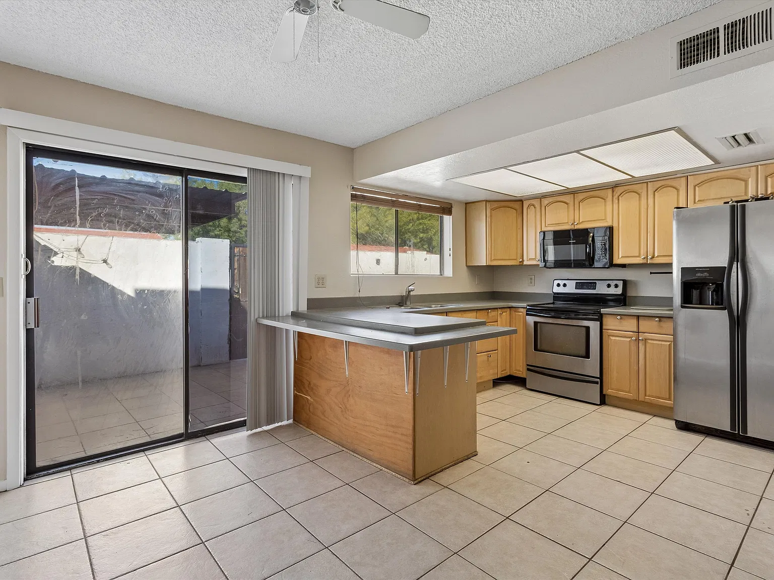 3 bed, 1110 sqft, $1,745 — Photo 2