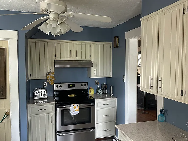 220 Sieaforth Ave — Photo 5