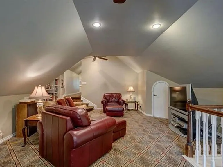 10641 S Sandusky Ave — Photo 36