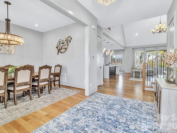 4th image of 301 Rockbridge Rd