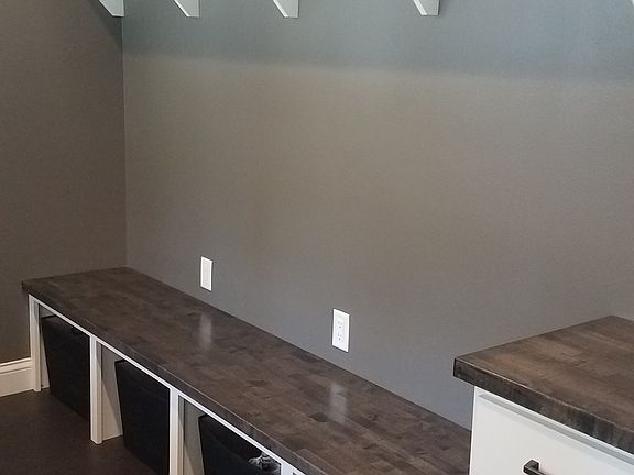 4th image of 405 1st Ave NE