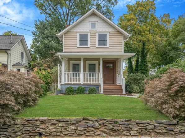 29 5th Avenue, Port Washington, NY 11050