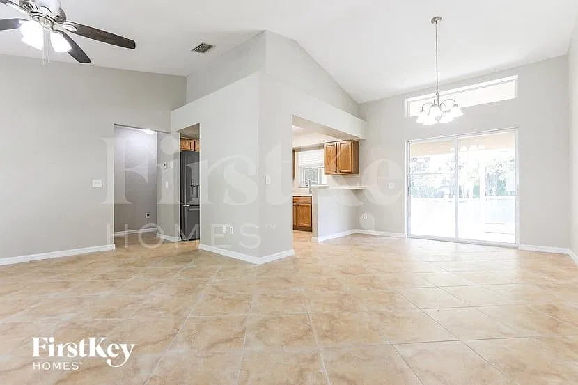 3 bed, 2.0 bath, 1438 sqft, $2,130 — Photo 3