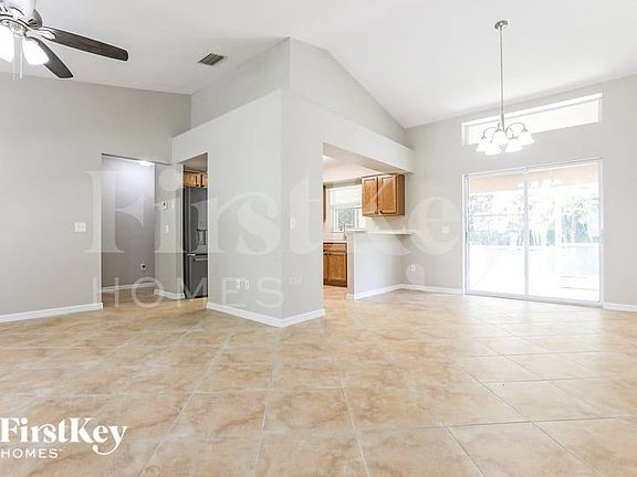 3rd image of 2585 Parrot St