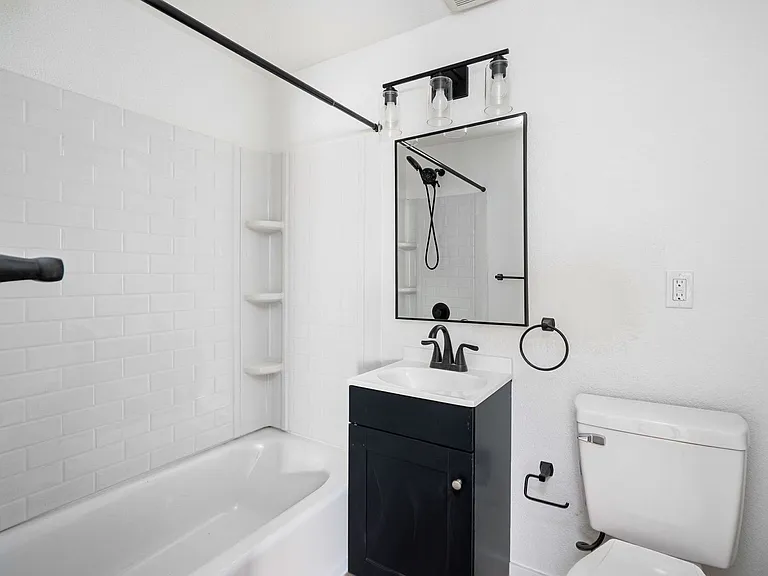 2526 N Clay St — Photo 28