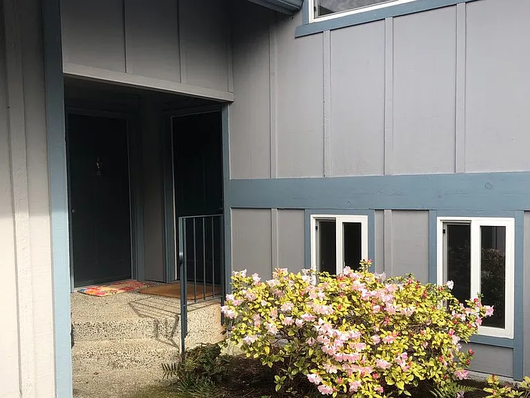 928 Blue Heron Ave NE — Photo 11