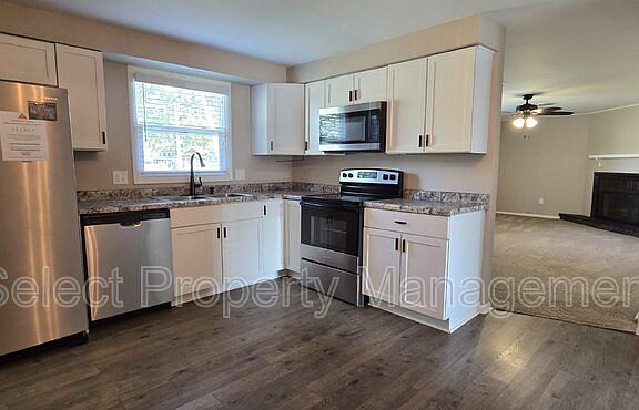 5th image of 1729 Douglas Ln