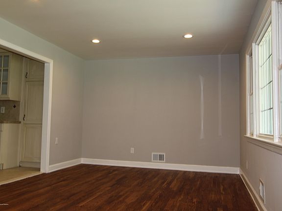 3rd image of 95 Curtis Pl