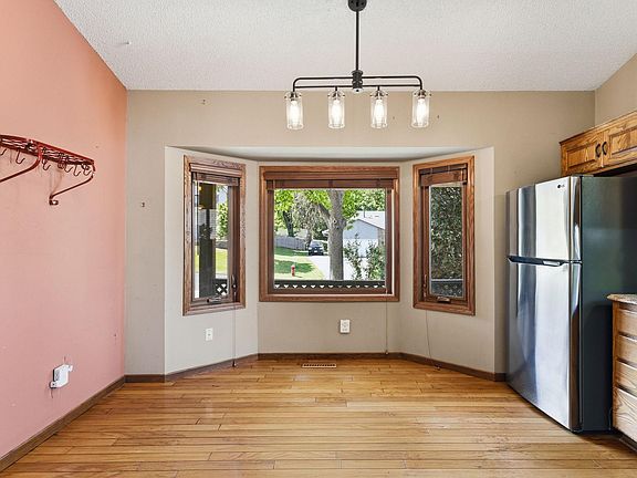 5th image of 400 Interlachen Rd