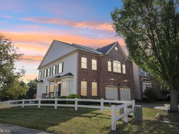 3120 Woods Edge Dr, Garnet Valley, PA 19060