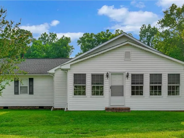 10080 S Chicken Rd, Fairmont, NC 28340