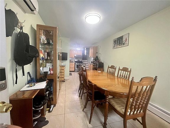 5th image of 44 Bay 22nd St