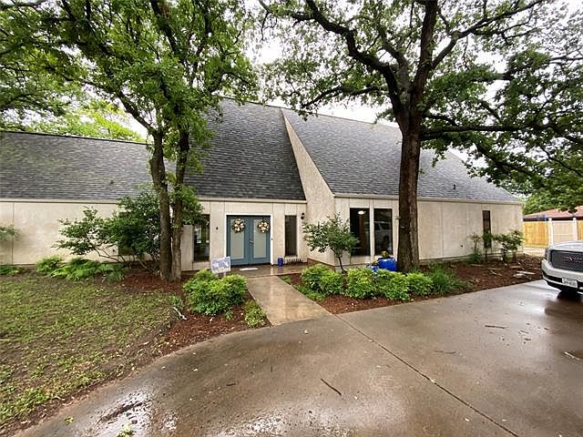 1st image of 2322 Wisteria St