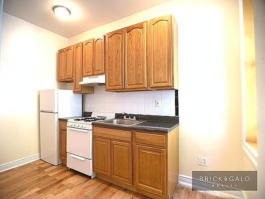 3rd image of 290 Empire Blvd APT 1A
