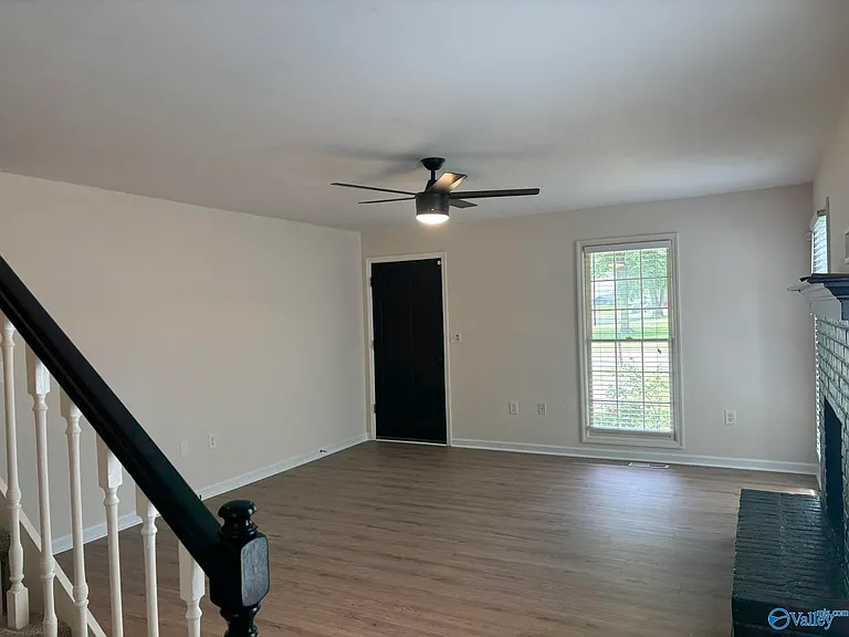 135 Suffolk Dr — Photo 6